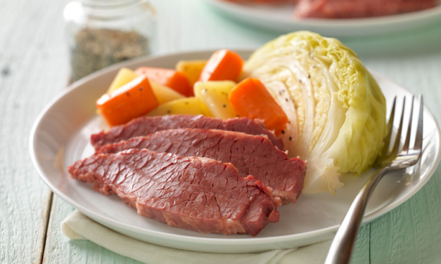 Classic Corned Beef with Cabbage and Potatoes