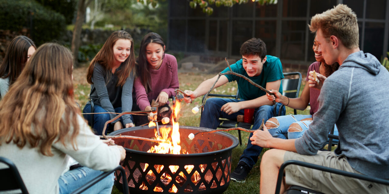Hosting the Ultimate Backyard Bonfire This Fall
