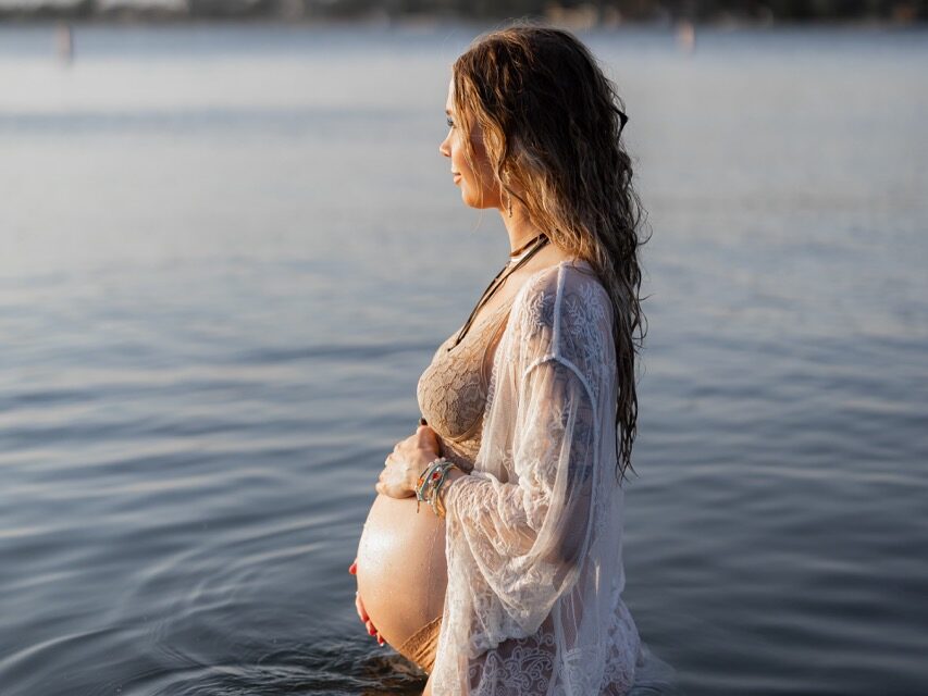Maternity Photo Sessions are Trendy in 2026