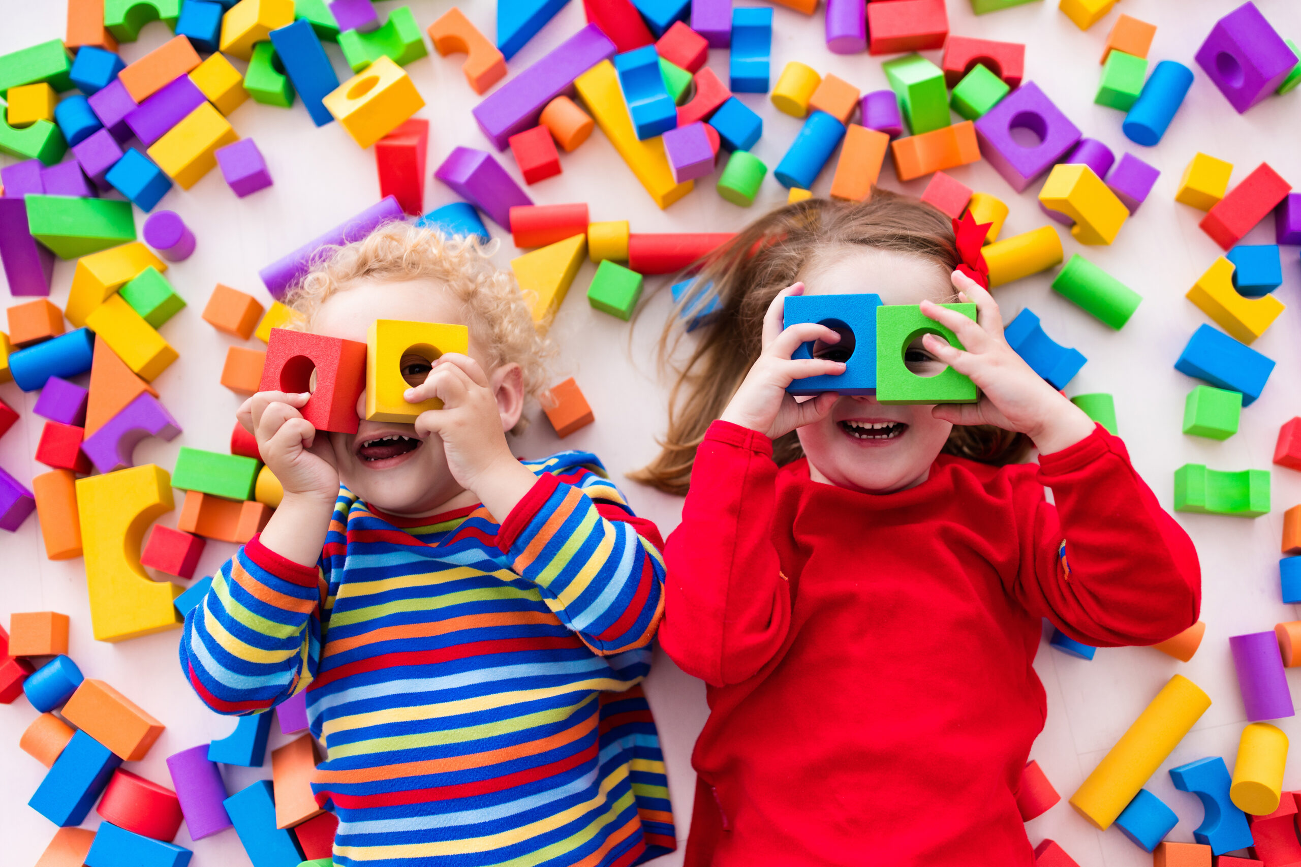 Toddlers playing with blocks
